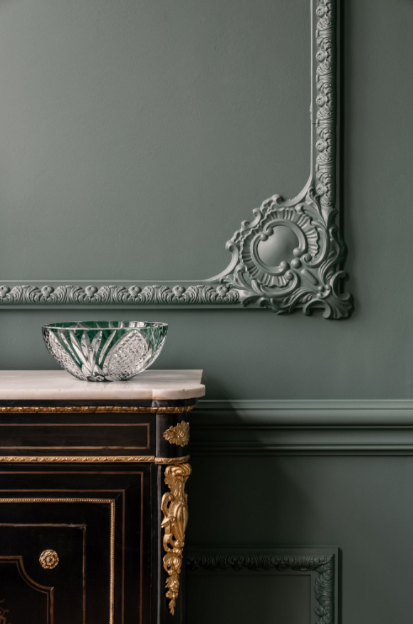 Elegáns zöld fali keret barokk díszítéssel