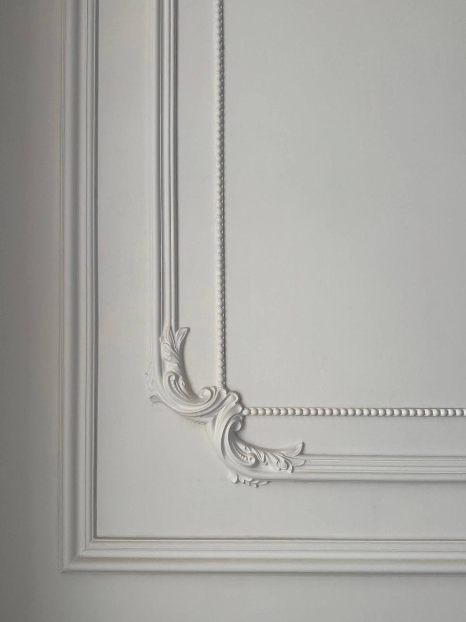 Fehér fali díszléc sarok részlet