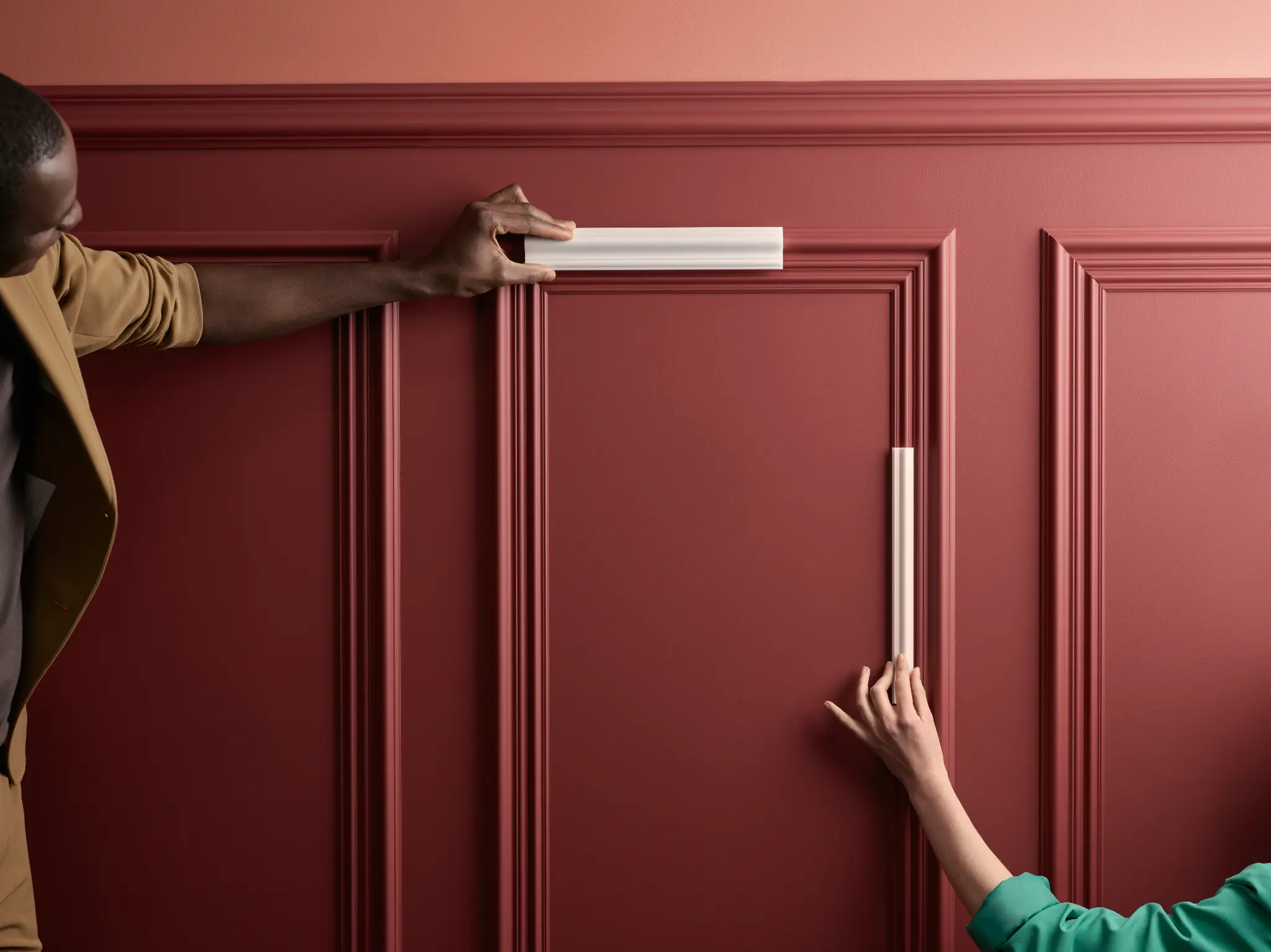 Bordó fali keretek telepítés közben