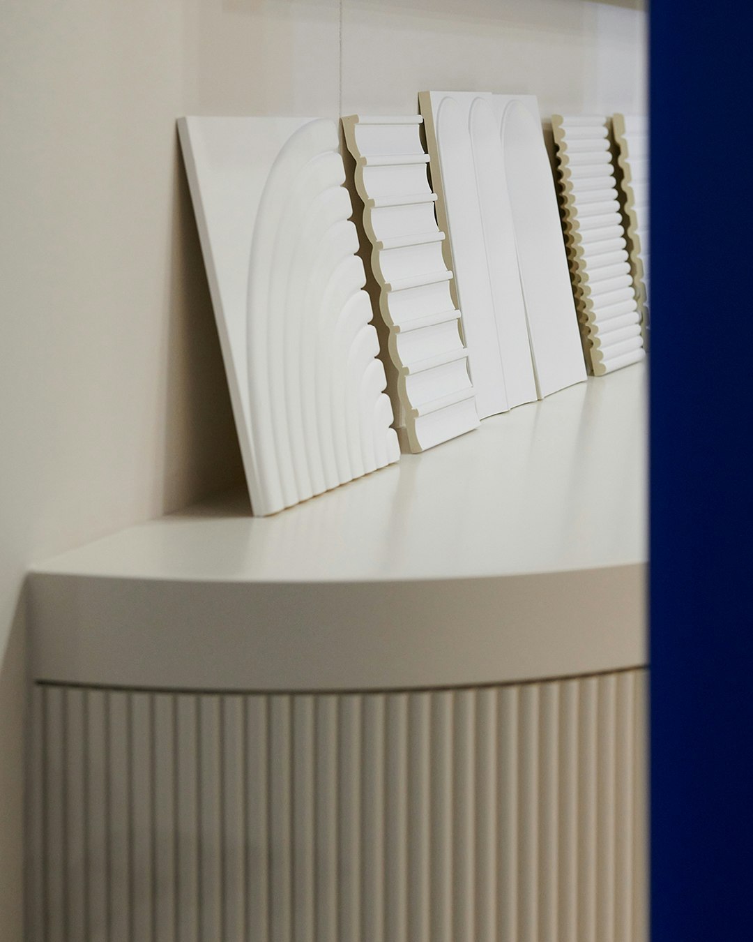 Fehér 3D panel minták kiállításon